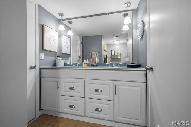 $190,000 | 5569 Baronridge Drive, Unit 10, St. Louis, MO 63129