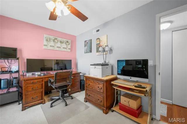 $190,000 | 5569 Baronridge Drive, Unit 10, St. Louis, MO 63129