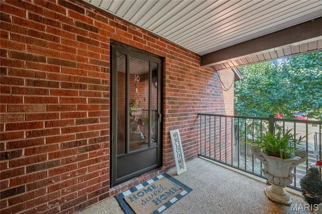 $190,000 | 5569 Baronridge Drive, Unit 10, St. Louis, MO 63129