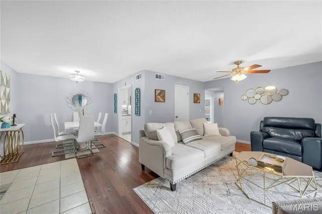 $190,000 | 5569 Baronridge Drive, Unit 10, St. Louis, MO 63129