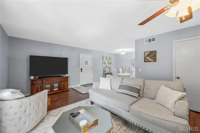 $190,000 | 5569 Baronridge Drive, Unit 10, St. Louis, MO 63129