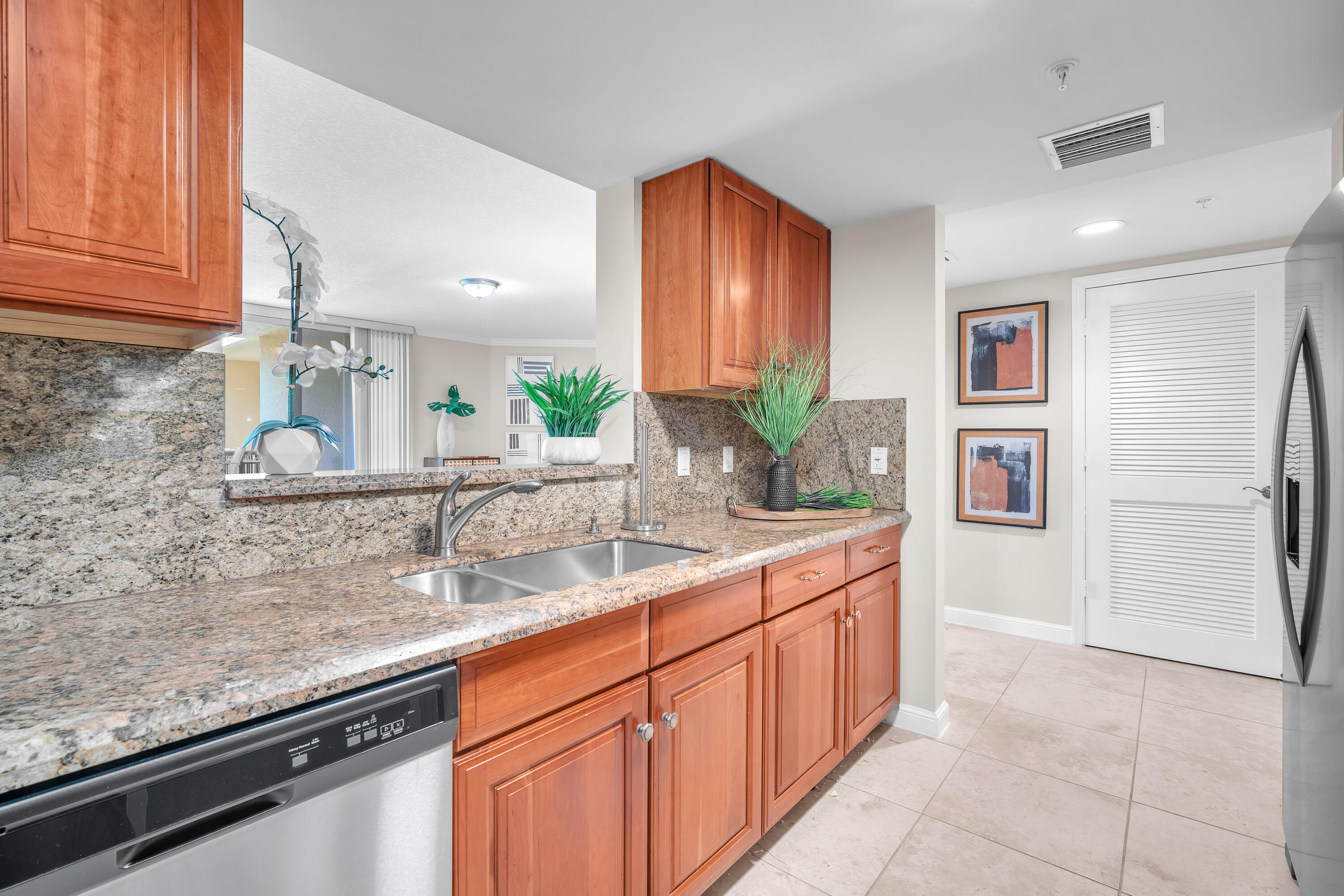 101 Plaza Real South Boca Raton, FL 33432 - Photo 4 of 11 DSC09765