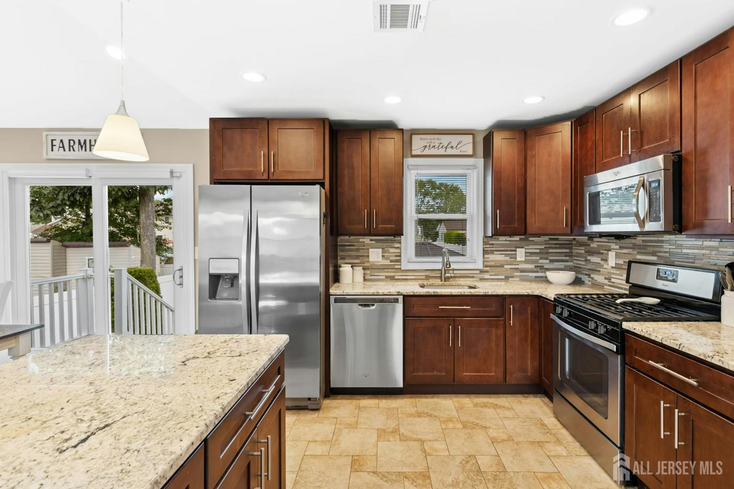 16 Neptune Place Colonia, NJ 07067 - Photo 15 of 34