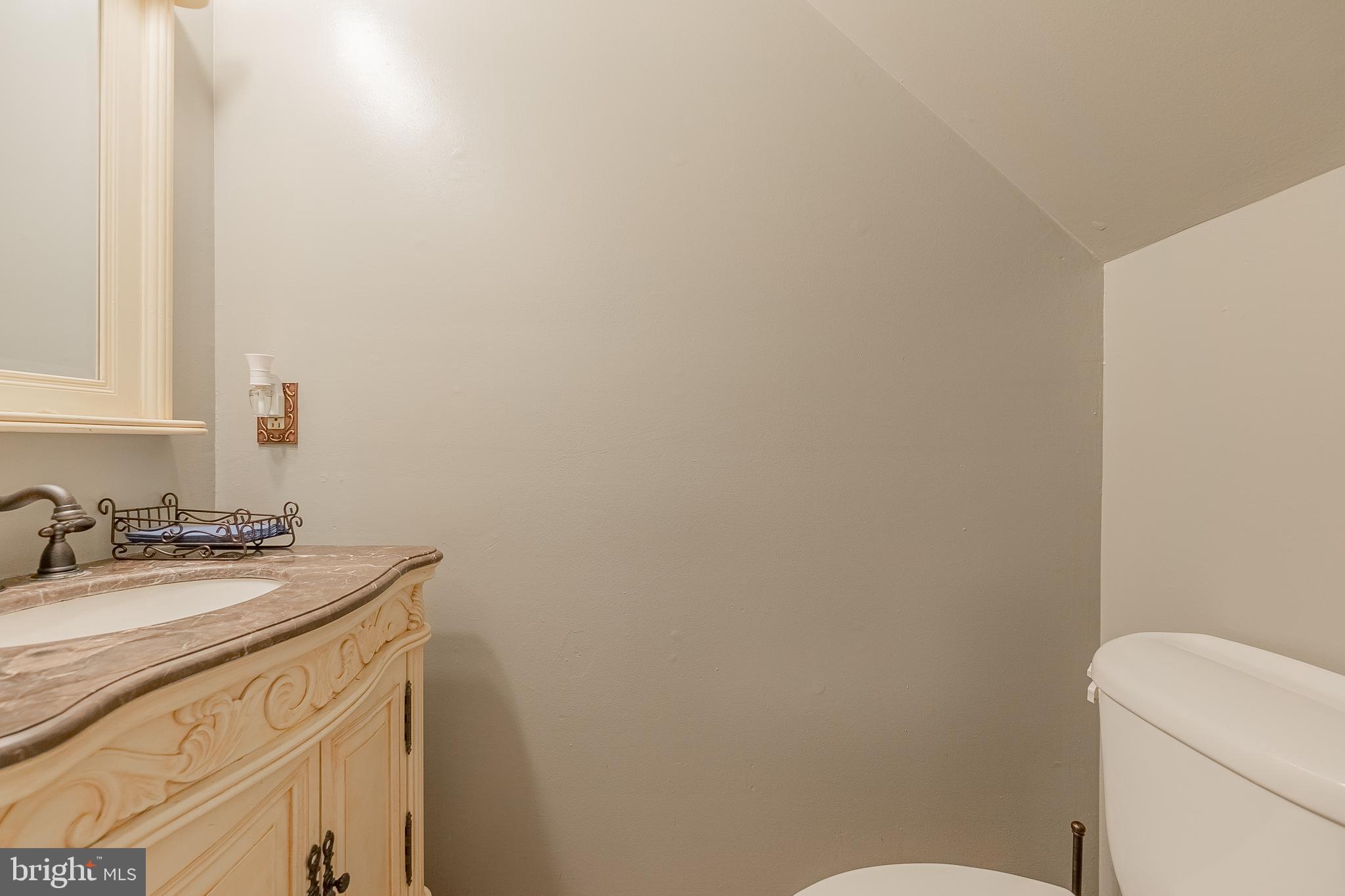 412 Windsor Circle Exton, PA 19341 - Photo 22 of 49 Powder Room