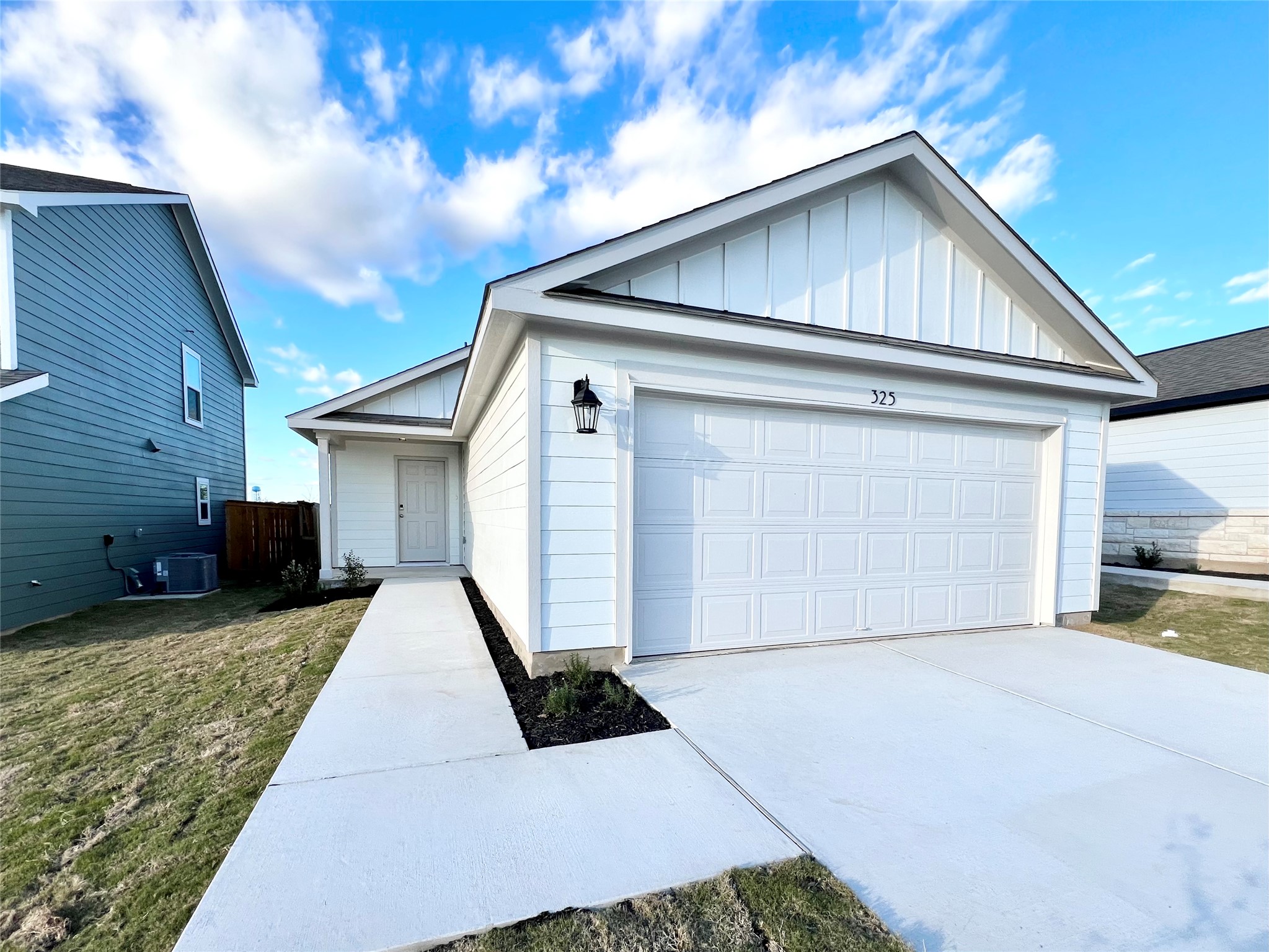 325 Alcatraz Loop Jarrell, TX 76537 - Photo 2 of 16