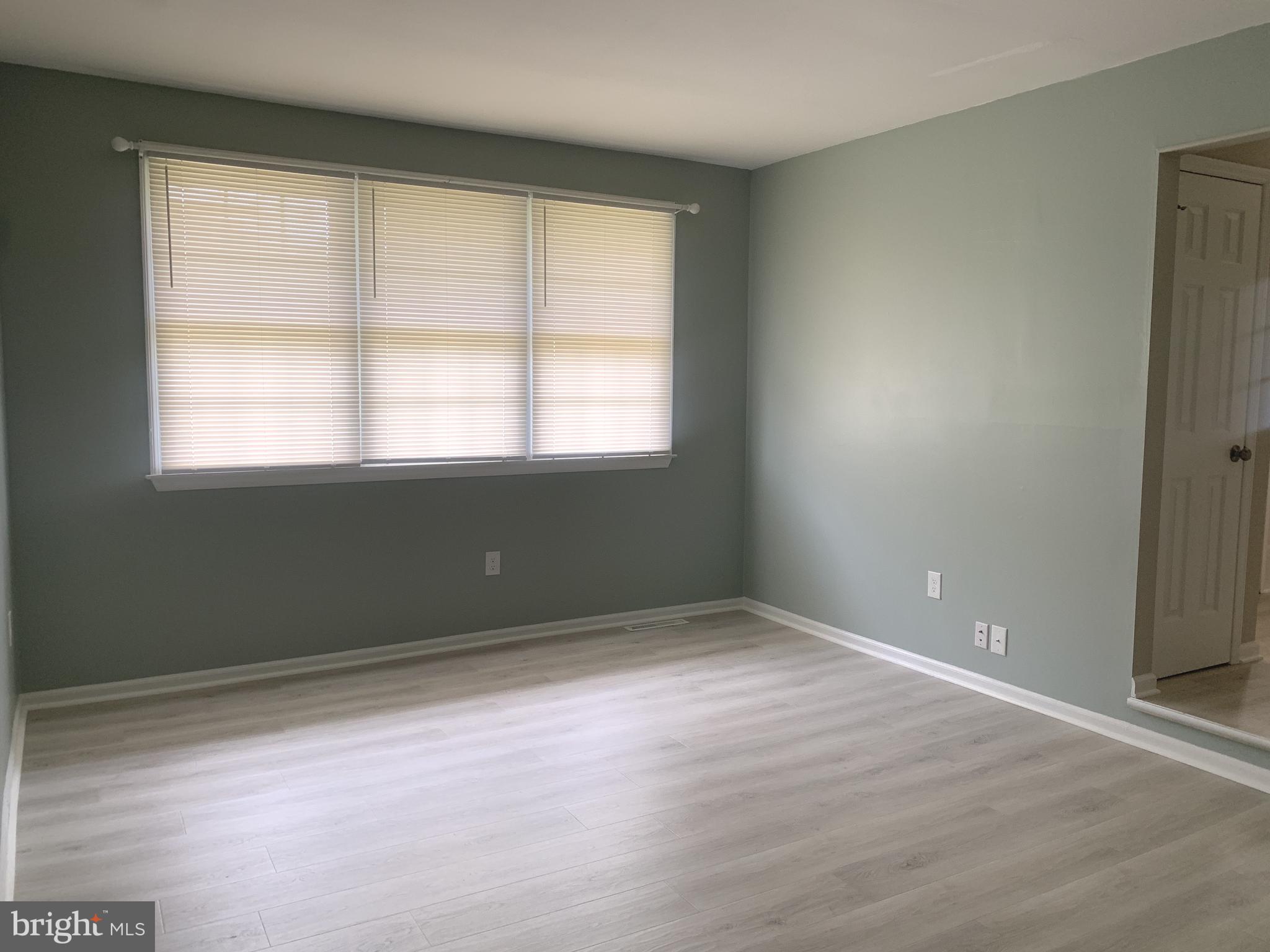 517 Garrick Road Hockessin, DE 19707 - Photo 15 of 45 Living room