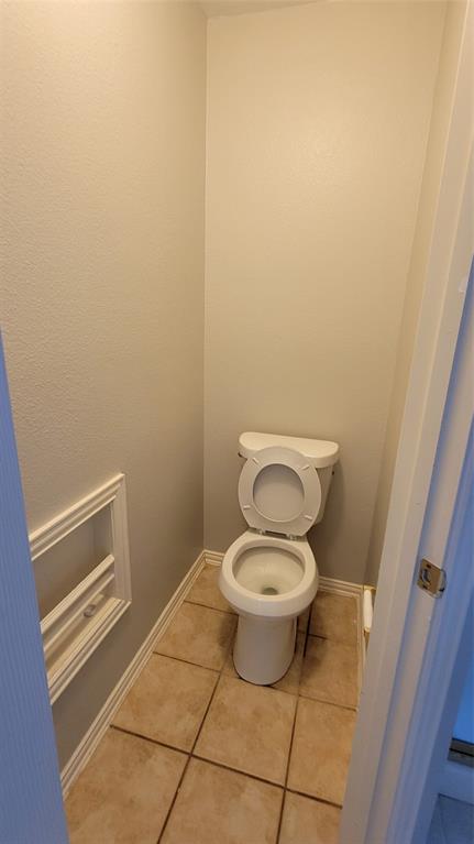 2400 Spillway Circle Frisco, TX 75036 - Photo 19 of 21 a white toilet sitting next to a shower