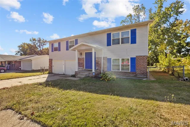 $227,000 | 2314 White Ash Court, Florissant, MO 63031