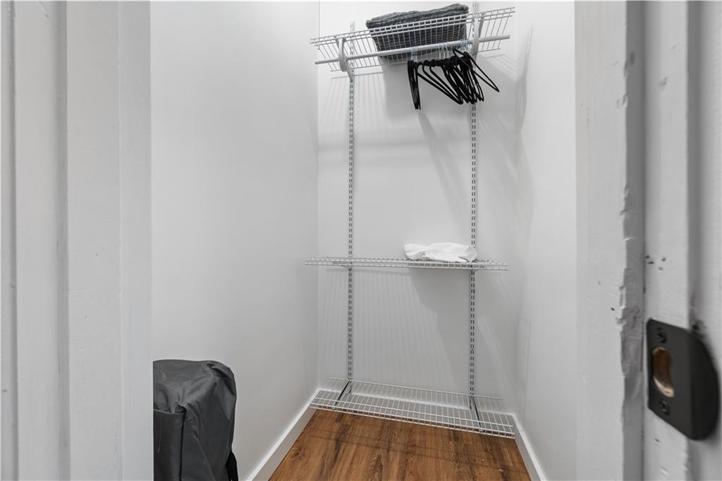 525 Alpine Avenue Pittsburgh, PA 15212 - Photo 18 of 26 It always helps to have a walk-in closet.