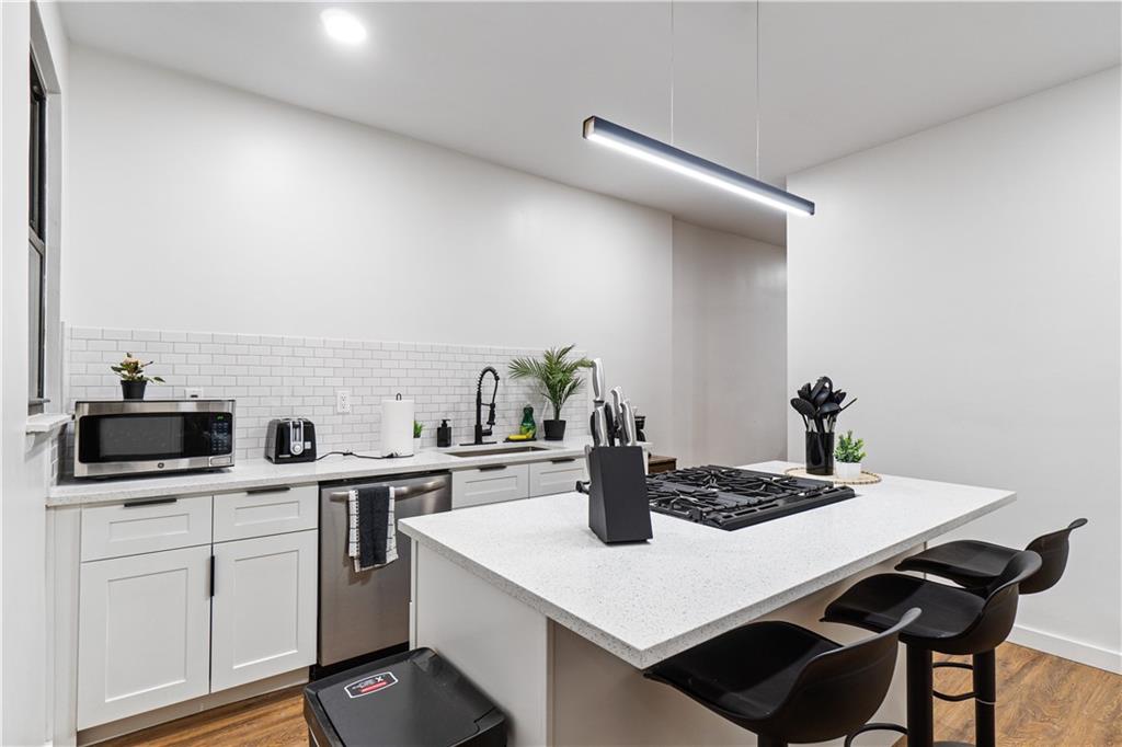 525 Alpine Avenue Pittsburgh, PA 15212 - Photo 10 of 26 Modern, fully renovated kitchen - bright and practical.