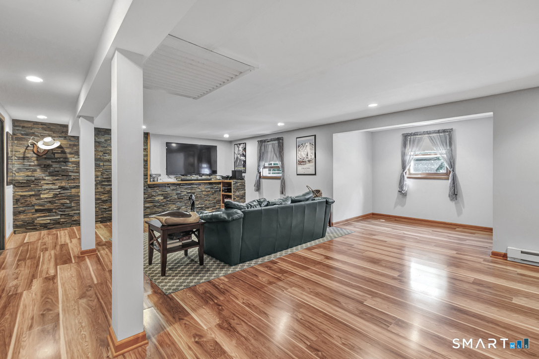 2125 Cutspring Road Stratford, CT 06614 - Photo 20 of 31 Gallery Image 20
