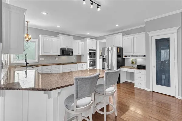 $765,000 | 10908 West 144th Street, Overland Park, KS 66221