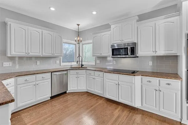 $765,000 | 10908 West 144th Street, Overland Park, KS 66221