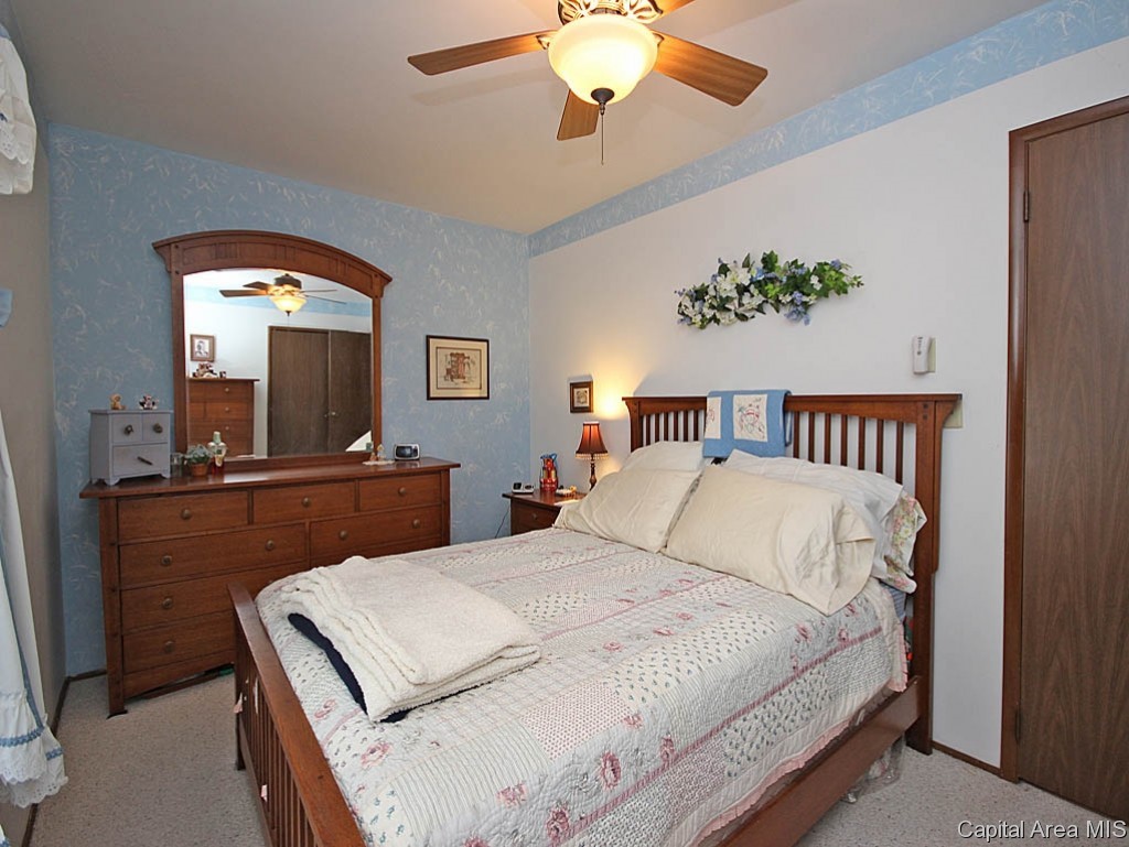 2720 Selkirk Road Springfield, IL 62702 - Photo 14 of 33