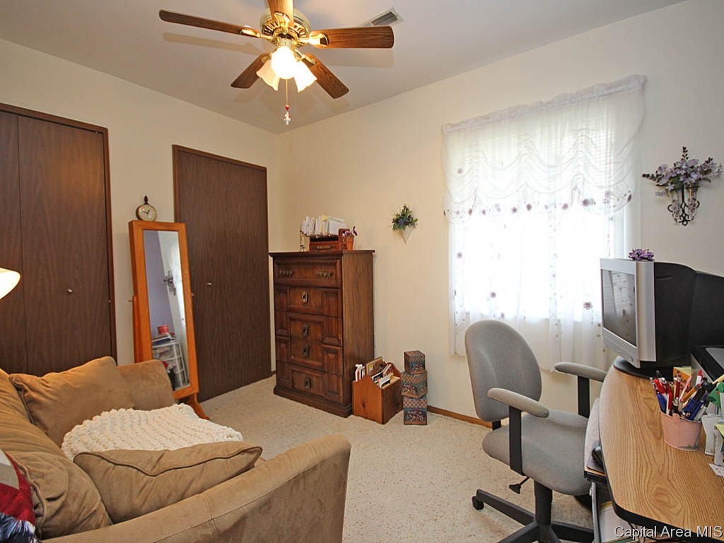 2720 Selkirk Road Springfield, IL 62702 - Photo 17 of 33