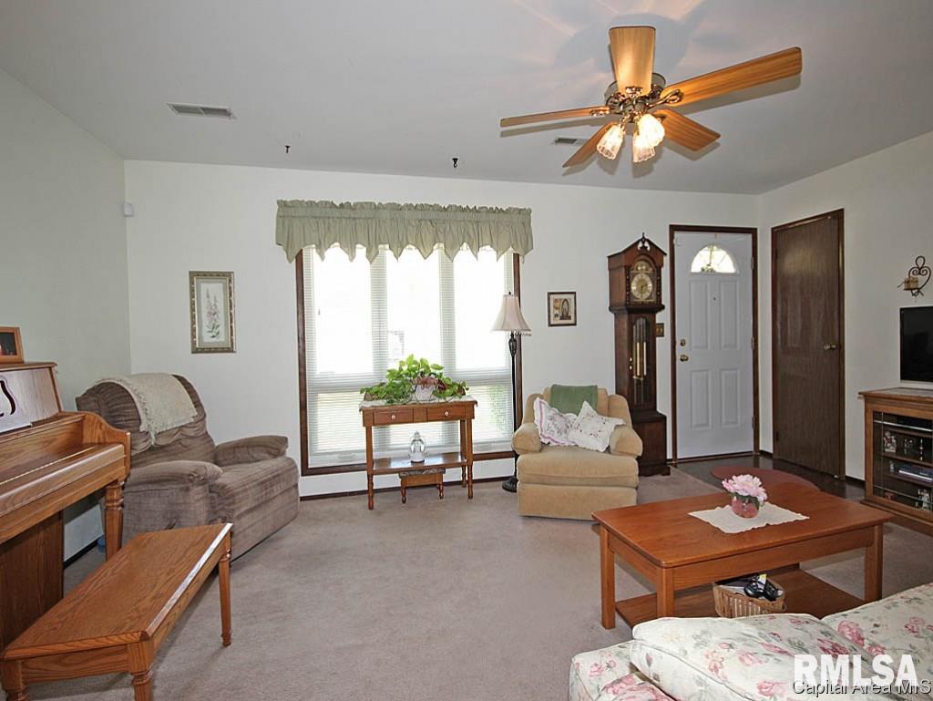 2720 Selkirk Road Springfield, IL 62702 - Photo 3 of 33