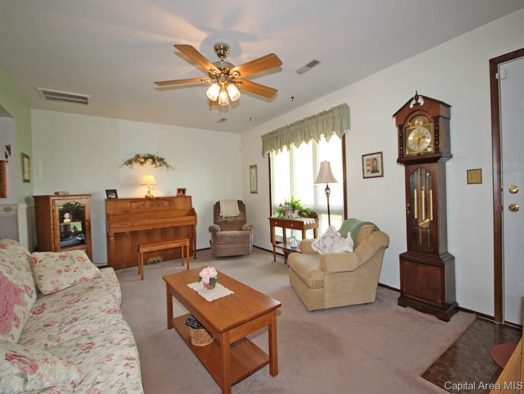 2720 Selkirk Road Springfield, IL 62702 - Photo 4 of 33