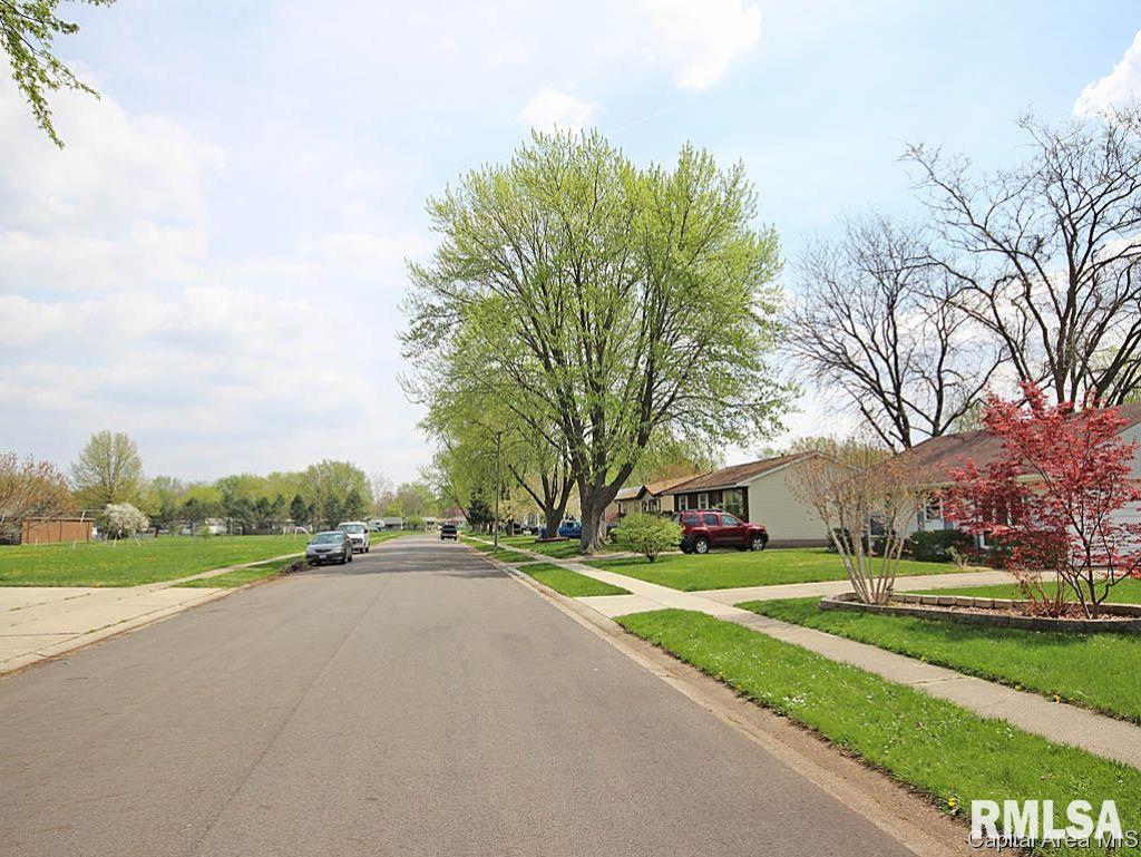 2720 Selkirk Road Springfield, IL 62702 - Photo 31 of 33