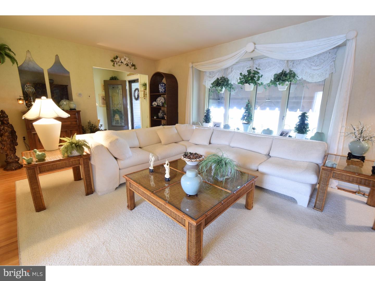 34 Bull Run Road Laurel Springs, NJ 08021 - Photo 5 of 23 Living Room