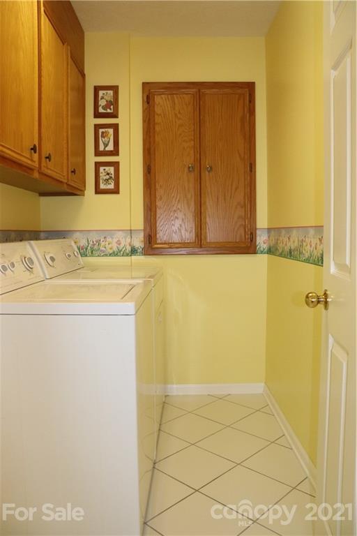 4120 Lower Cedar Valley Road Hudson, NC 28638 - Photo 39 of 48 a bathroom with a bathtub
