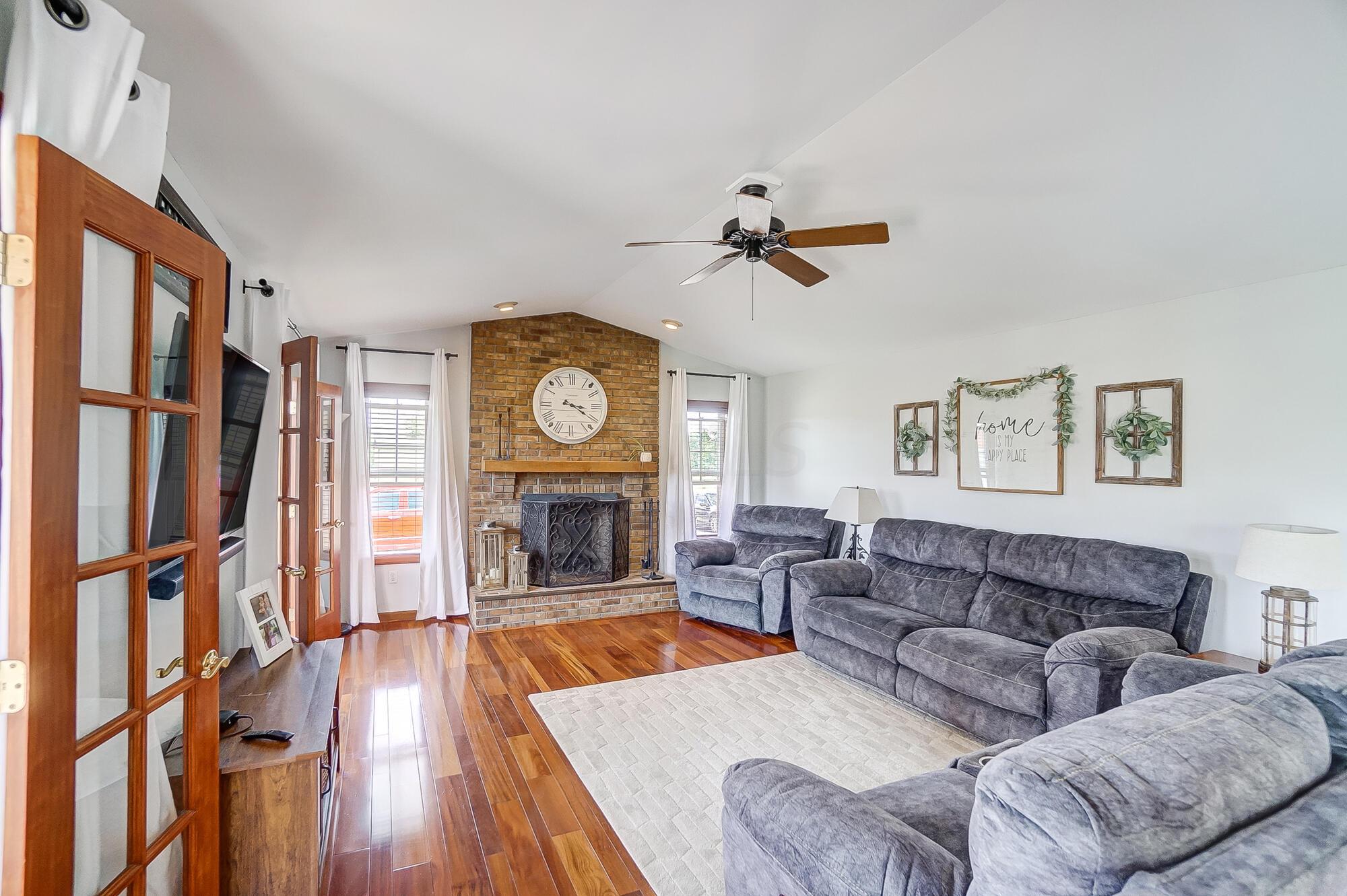 1880 Walker Road Hilliard, OH 43026 - Photo 10 of 46 Living Room