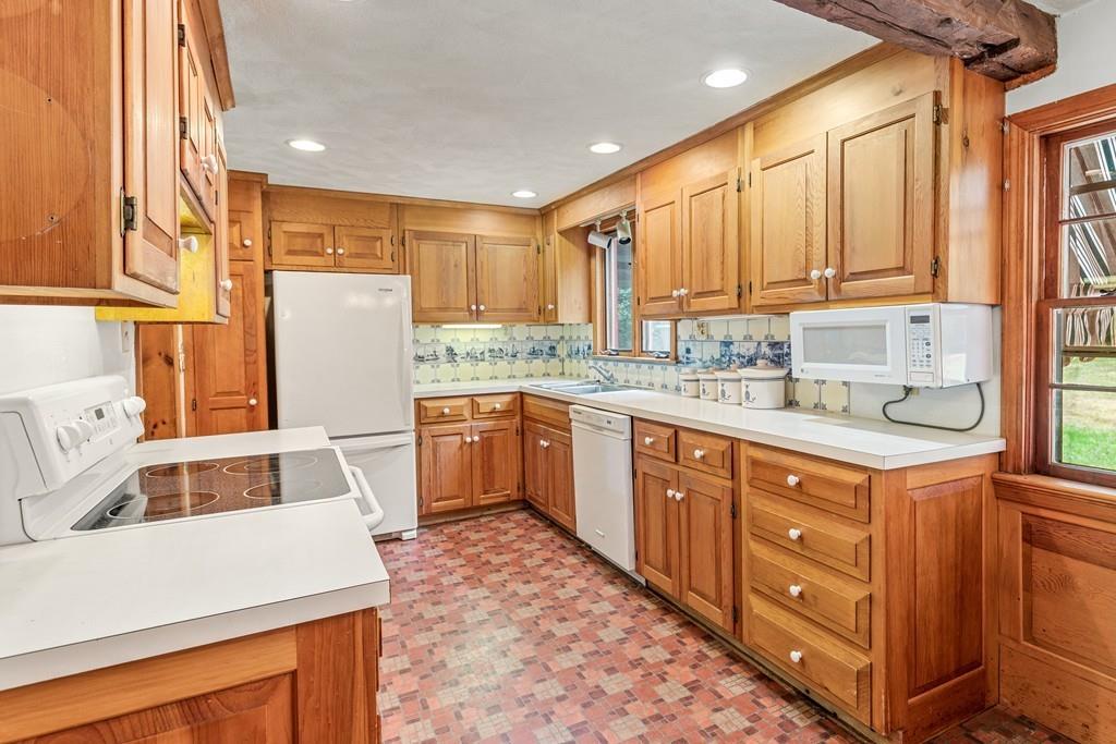 21 Chapman Road Boxford, MA 01921 - Photo 11 of 33