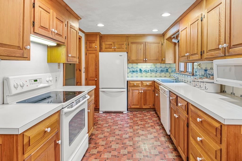 21 Chapman Road Boxford, MA 01921 - Photo 4 of 33
