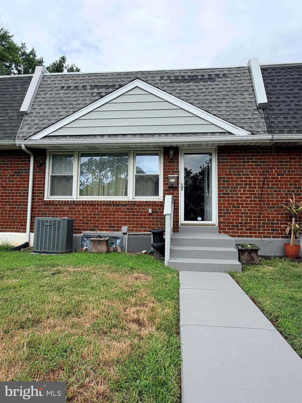 107 Wiltshire Road Claymont, DE 19703 - Photo 2 of 20