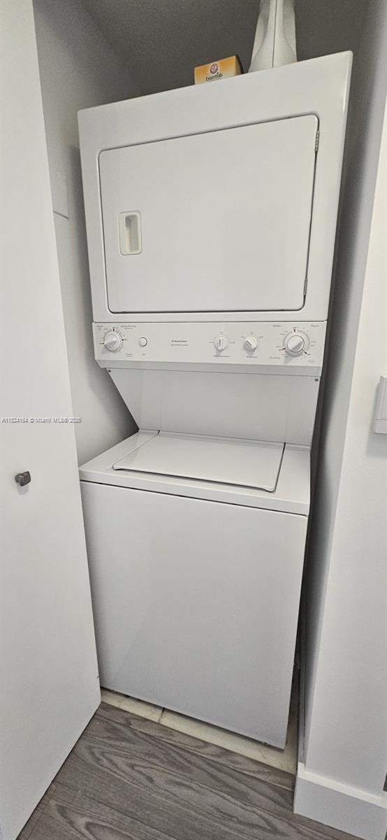 2775 Northeast 187th Street, Unit 424 Aventura, FL 33180 - Photo 14 of 16 a close up view of washer and dryer