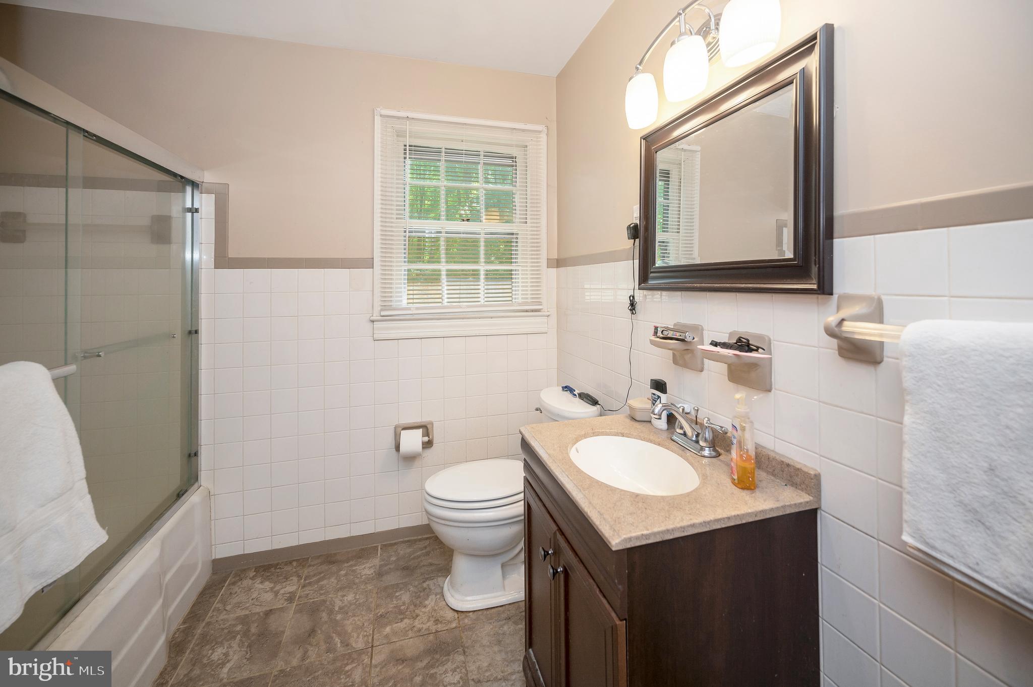 3948 Mine Road Fredericksburg, VA 22408 - Photo 17 of 46 Hallway bathroom