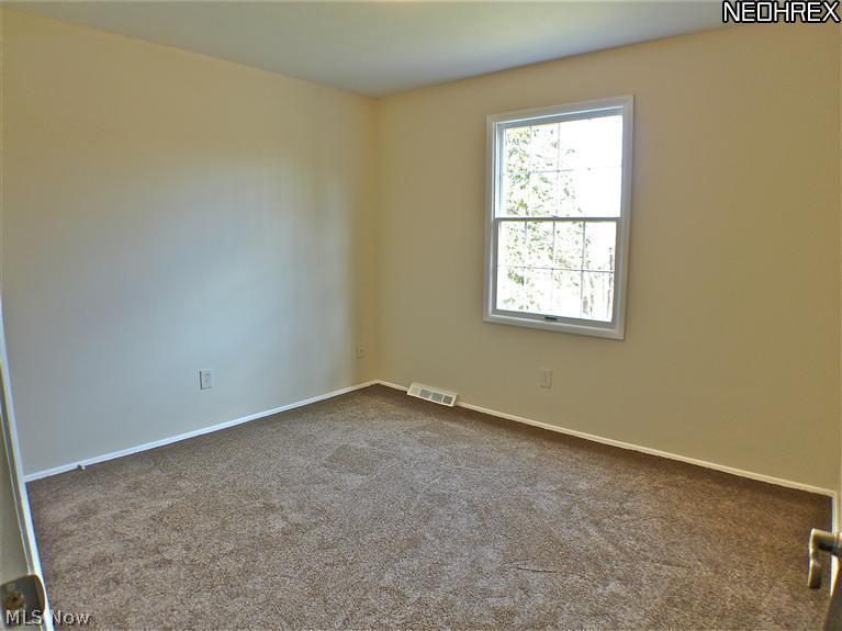 832 North Road Southeast Warren, OH 44484 - Photo 12 of 14 bedroom 3