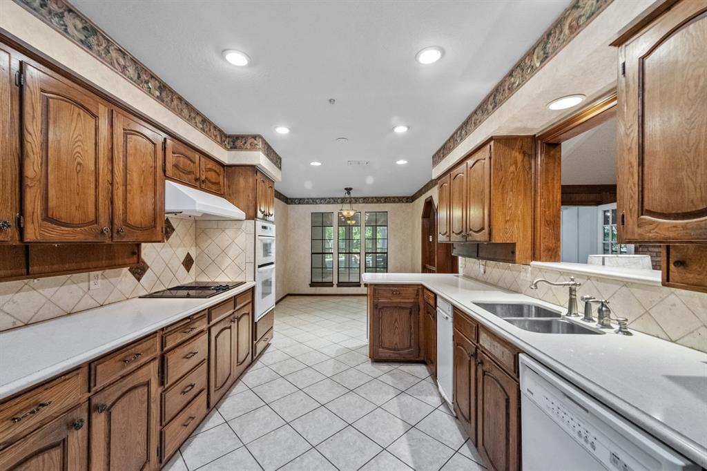 13 Windward Road, Benbrook, TX 76132 Compass