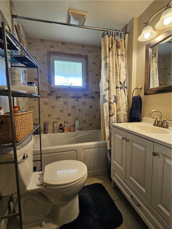 121 North Road Butler, PA 16001 - Photo 27 of 39 a bathroom with a toilet a sink and bathtub