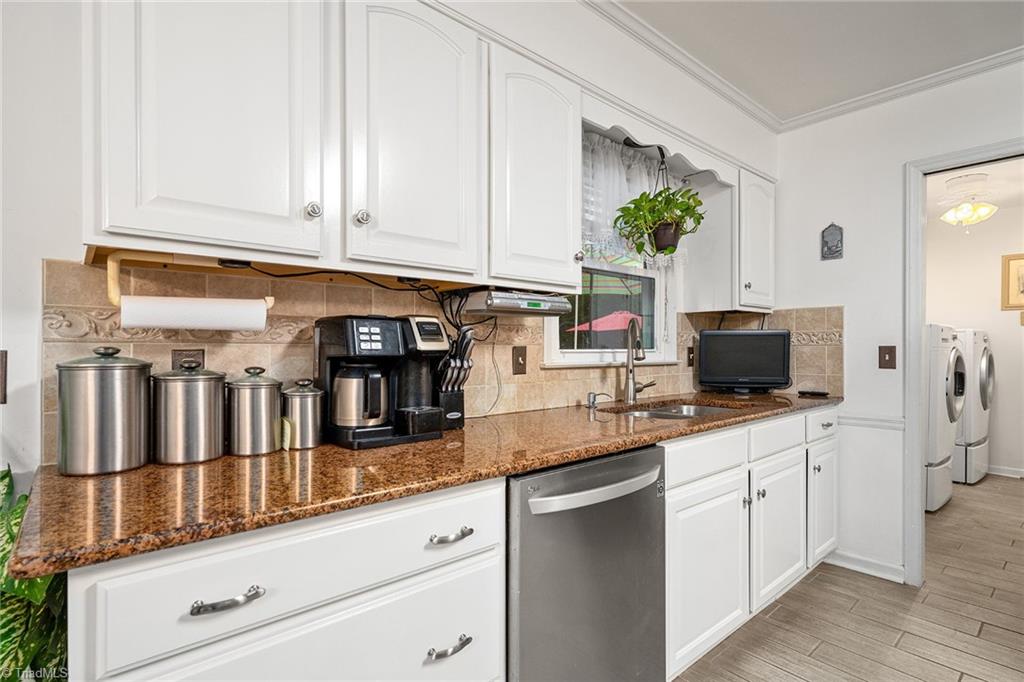 4418 Oakcliffe Road Greensboro, NC 27406 - Photo 12 of 48