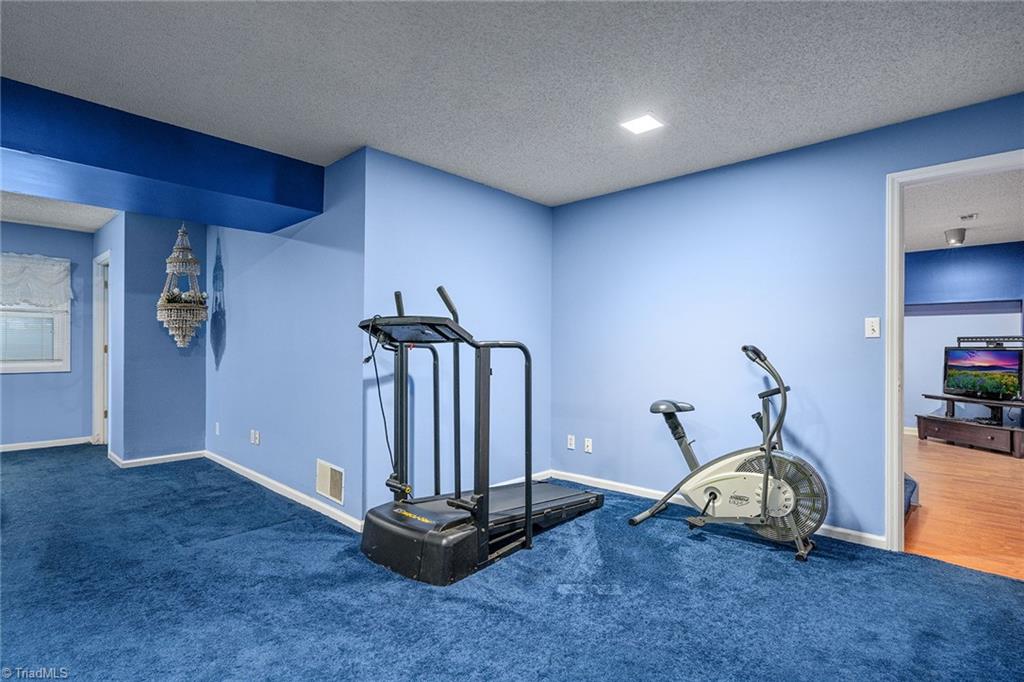 4418 Oakcliffe Road Greensboro, NC 27406 - Photo 21 of 48