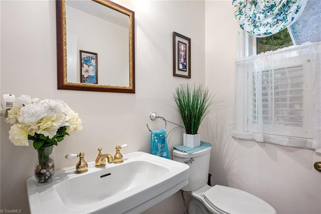 4418 Oakcliffe Road Greensboro, NC 27406 - Photo 22 of 48