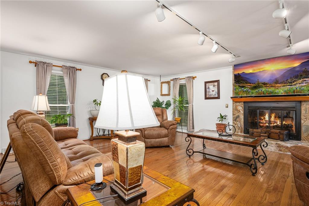 4418 Oakcliffe Road Greensboro, NC 27406 - Photo 25 of 48