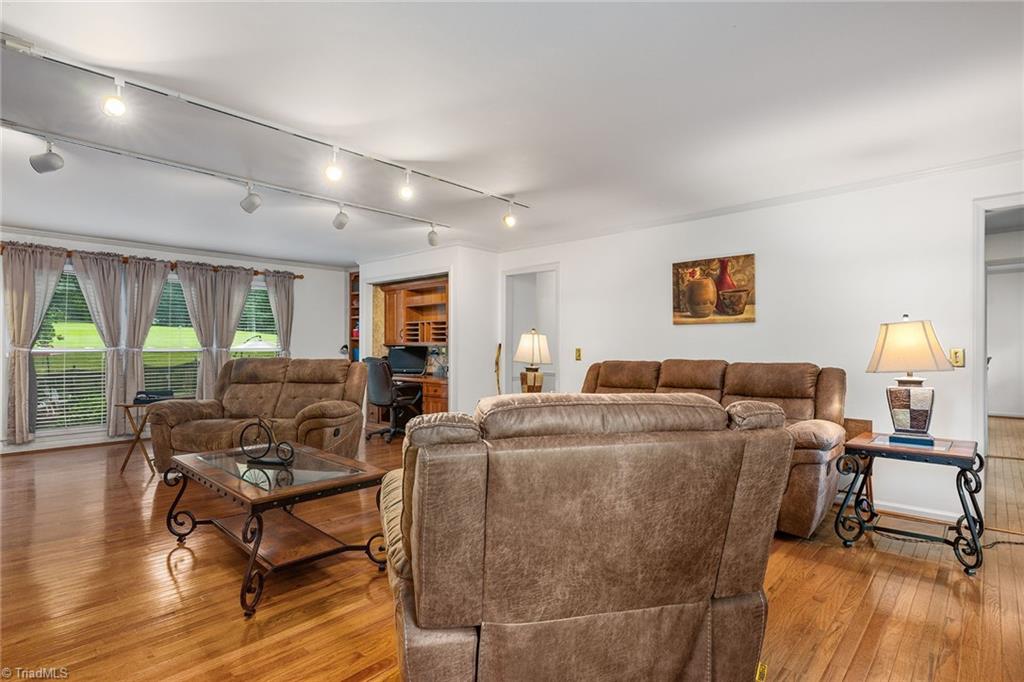 4418 Oakcliffe Road Greensboro, NC 27406 - Photo 28 of 48