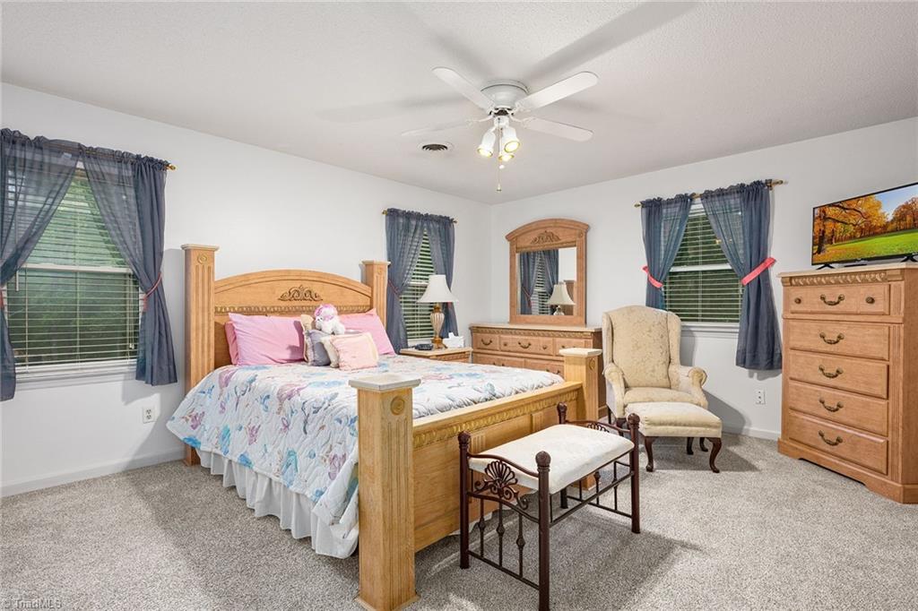 4418 Oakcliffe Road Greensboro, NC 27406 - Photo 31 of 48