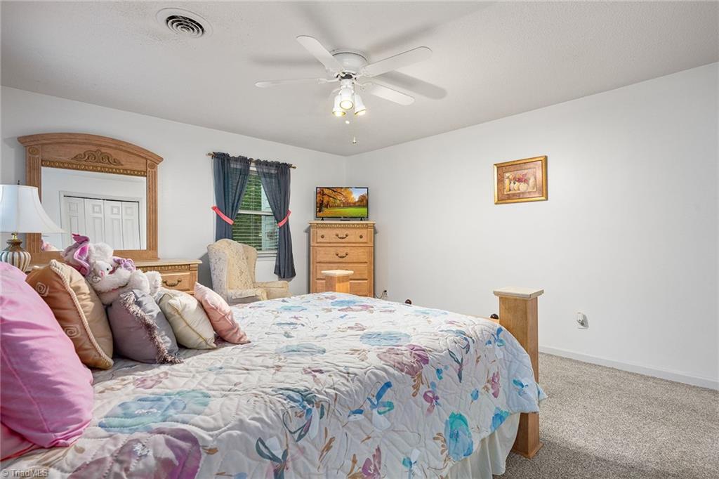 4418 Oakcliffe Road Greensboro, NC 27406 - Photo 33 of 48