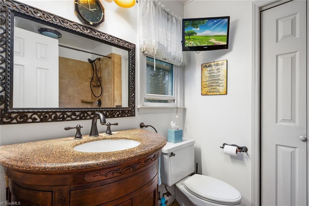 4418 Oakcliffe Road Greensboro, NC 27406 - Photo 34 of 48