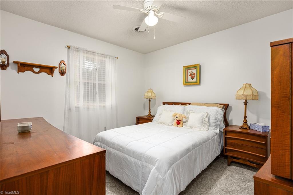 4418 Oakcliffe Road Greensboro, NC 27406 - Photo 35 of 48