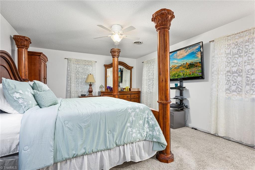 4418 Oakcliffe Road Greensboro, NC 27406 - Photo 40 of 48