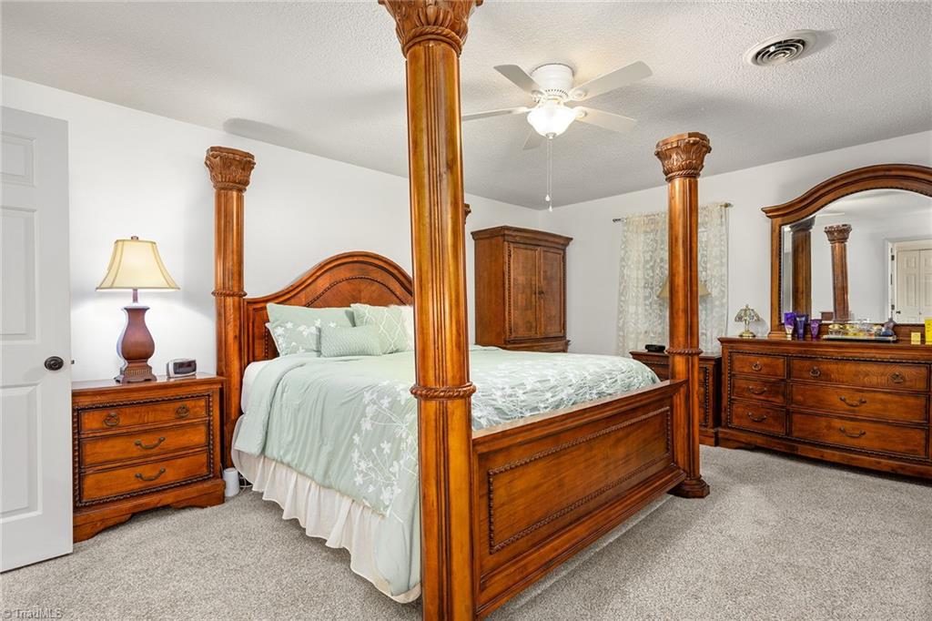 4418 Oakcliffe Road Greensboro, NC 27406 - Photo 41 of 48