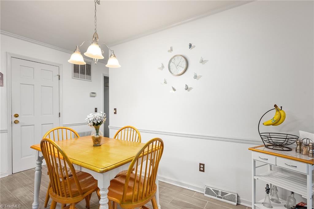 4418 Oakcliffe Road Greensboro, NC 27406 - Photo 9 of 48