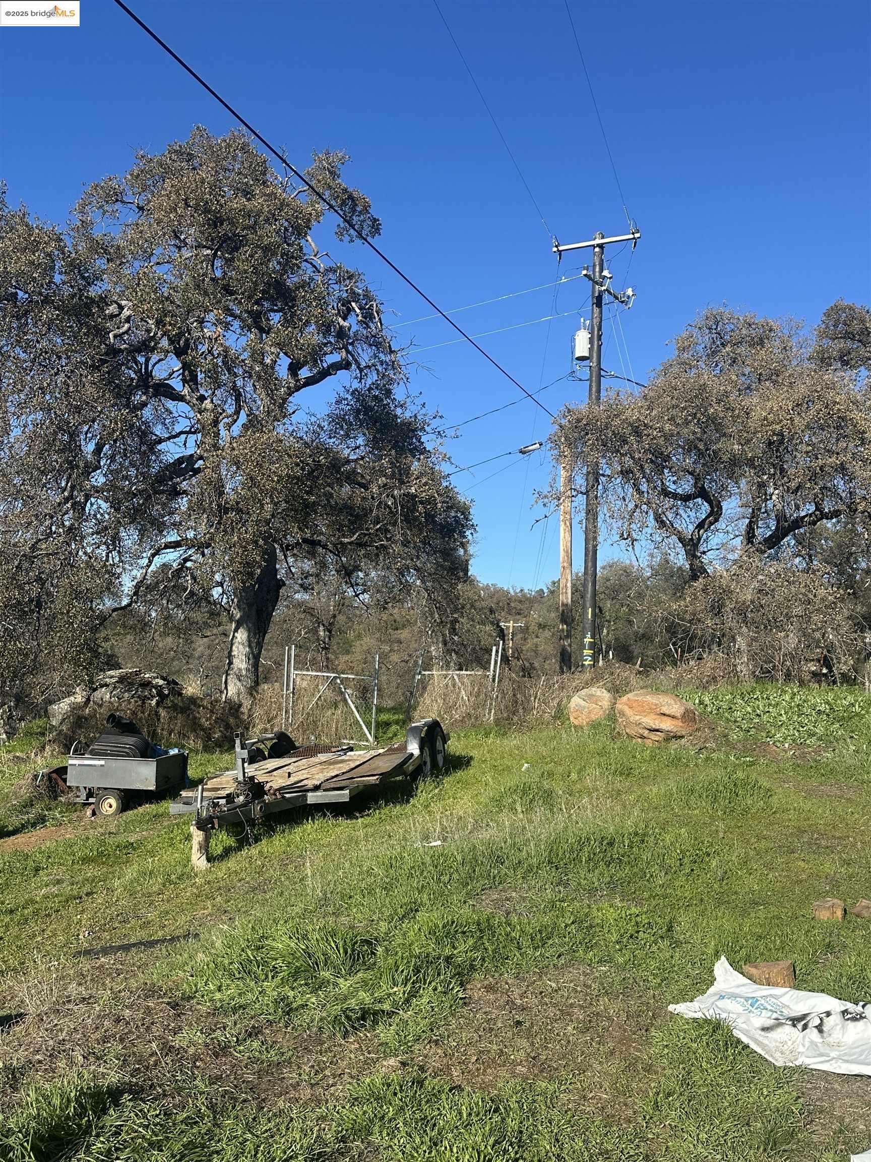 13788 Kincaid Flat Road Sonora, CA 95370 - Photo 7 of 12 a backyard of a house with a yard and outdoor seating