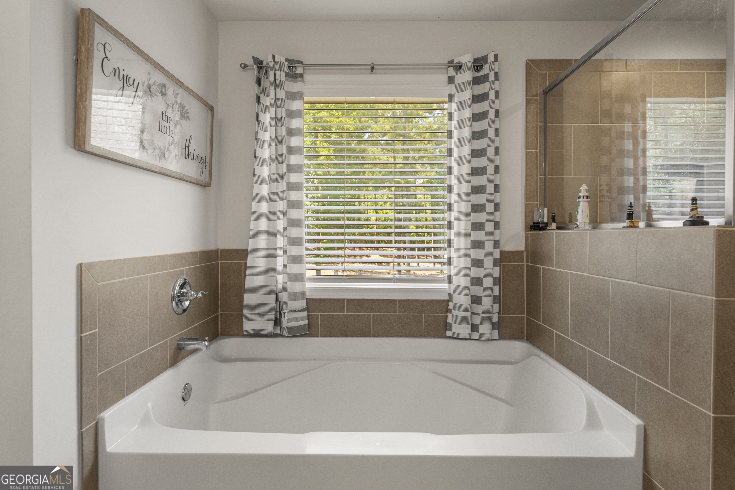 209 Marsh Road West Point, GA 31833 - Photo 24 of 50 a bathroom with a bathtub and a shower