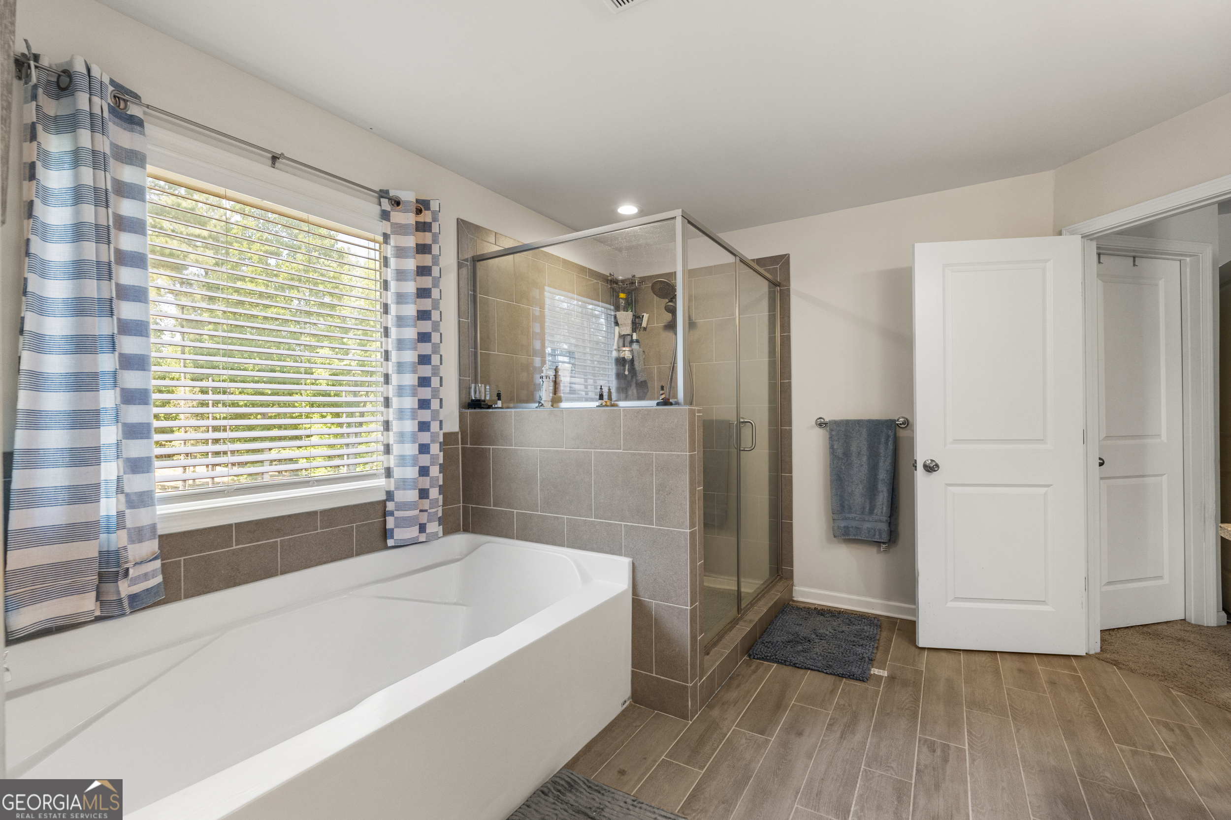 209 Marsh Road West Point, GA 31833 - Photo 25 of 50 a bathroom with a bathtub a toilet and a shower