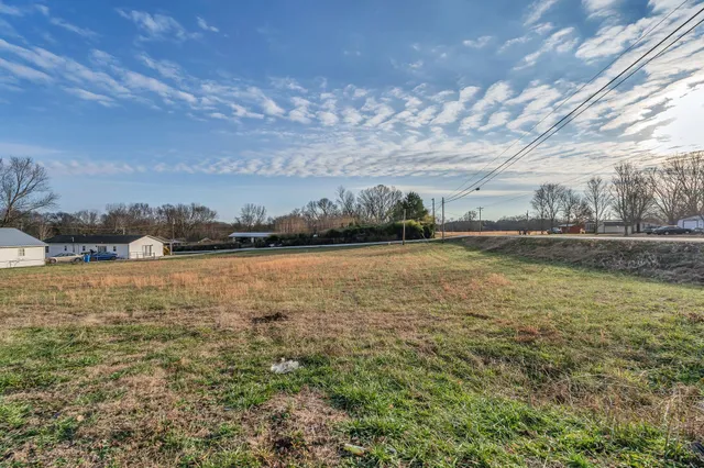 a view of a house with backyard and garden