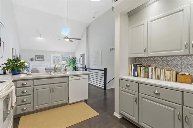 $250,000 | 3011 Cedar Crest Drive, Unit B, Independence, MO 64057